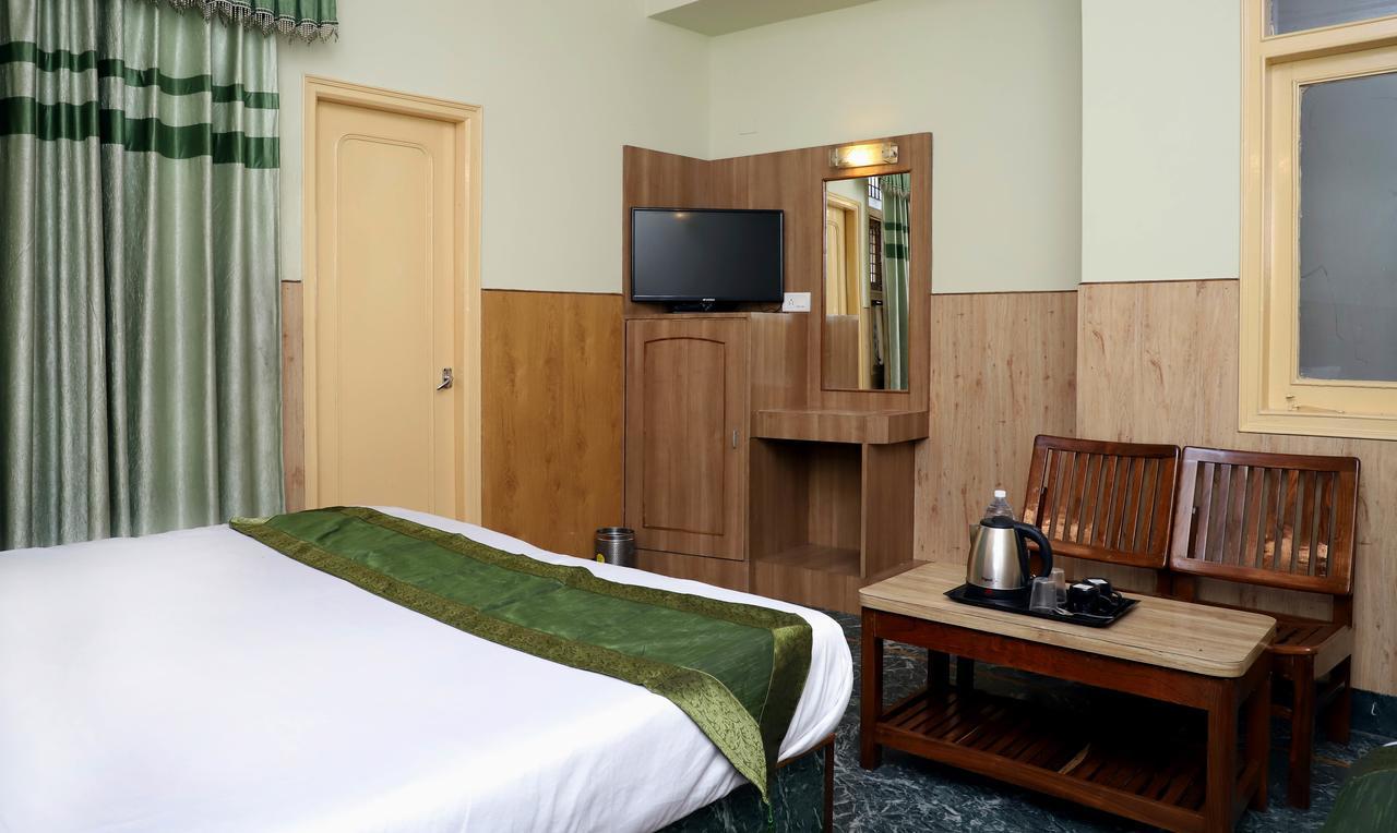 Oyo 22075 Hotel Bali Palace Катра Екстер'єр фото