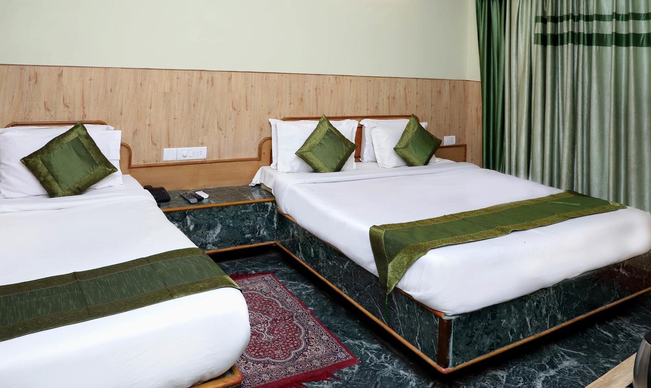 Oyo 22075 Hotel Bali Palace Катра Екстер'єр фото
