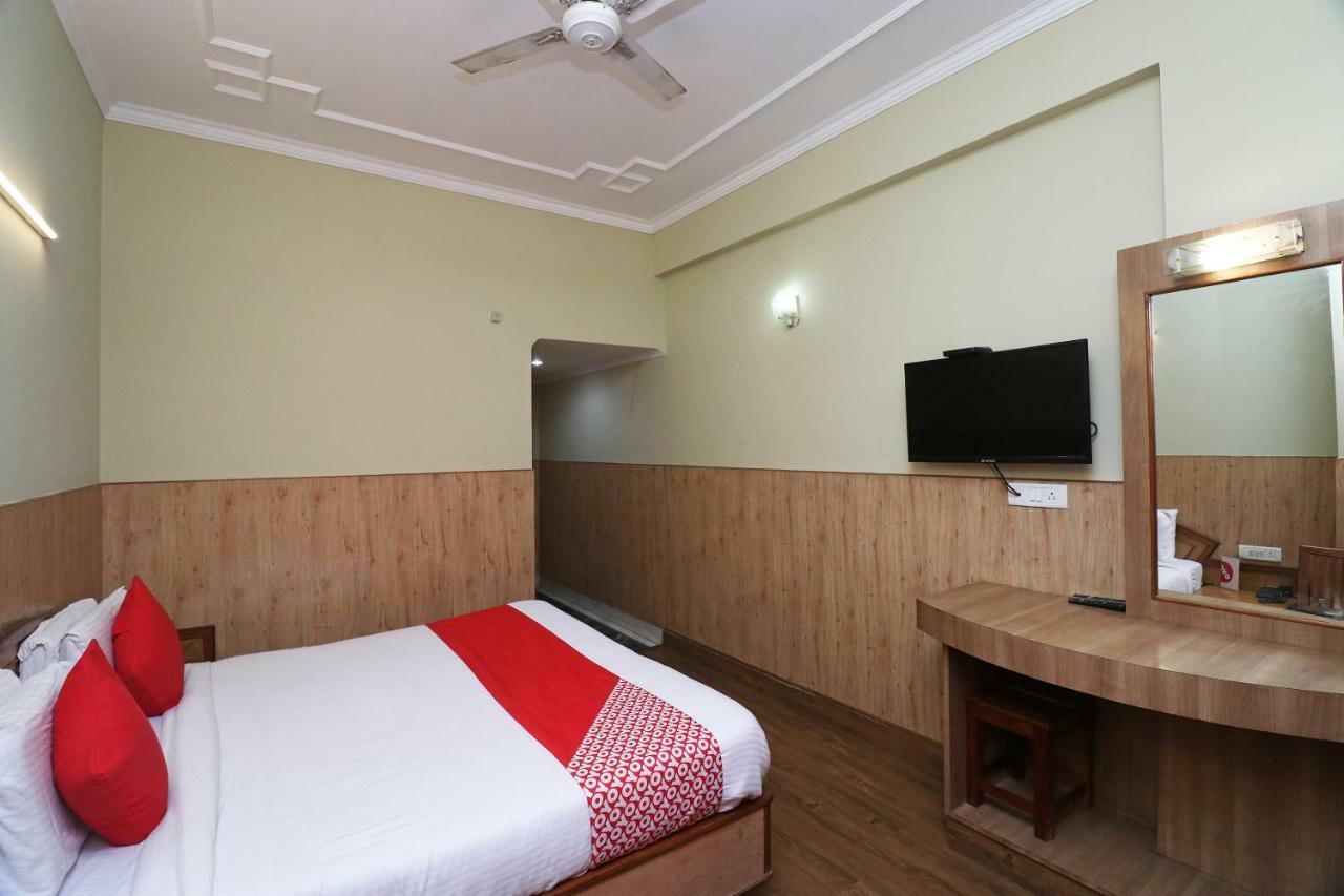 Oyo 22075 Hotel Bali Palace Катра Екстер'єр фото